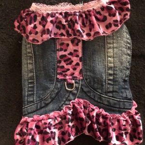Cute doggie denim jacket with cheetah ruffles med.